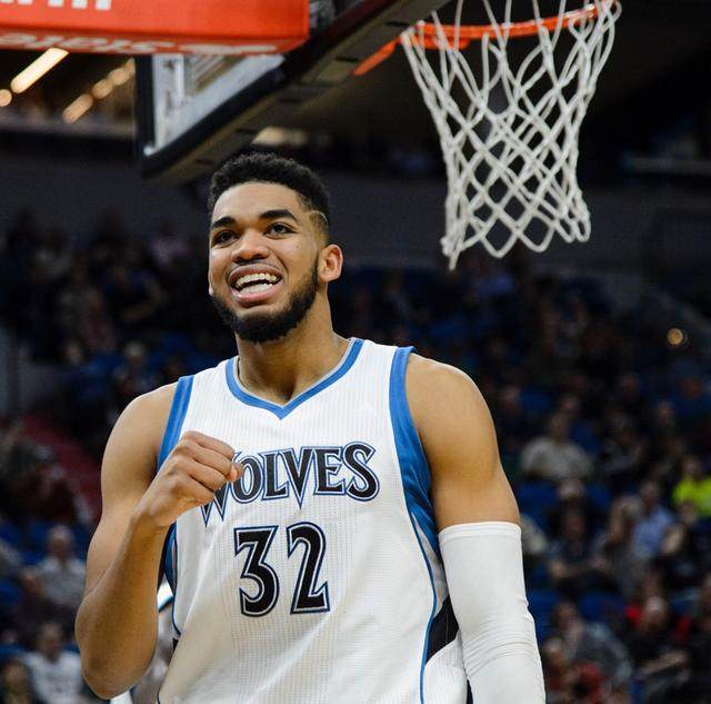 球的人屈指 球的人屈指